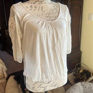 Brand mauve size large adoreable shirt Anything marked 10$and under is 3/for10$